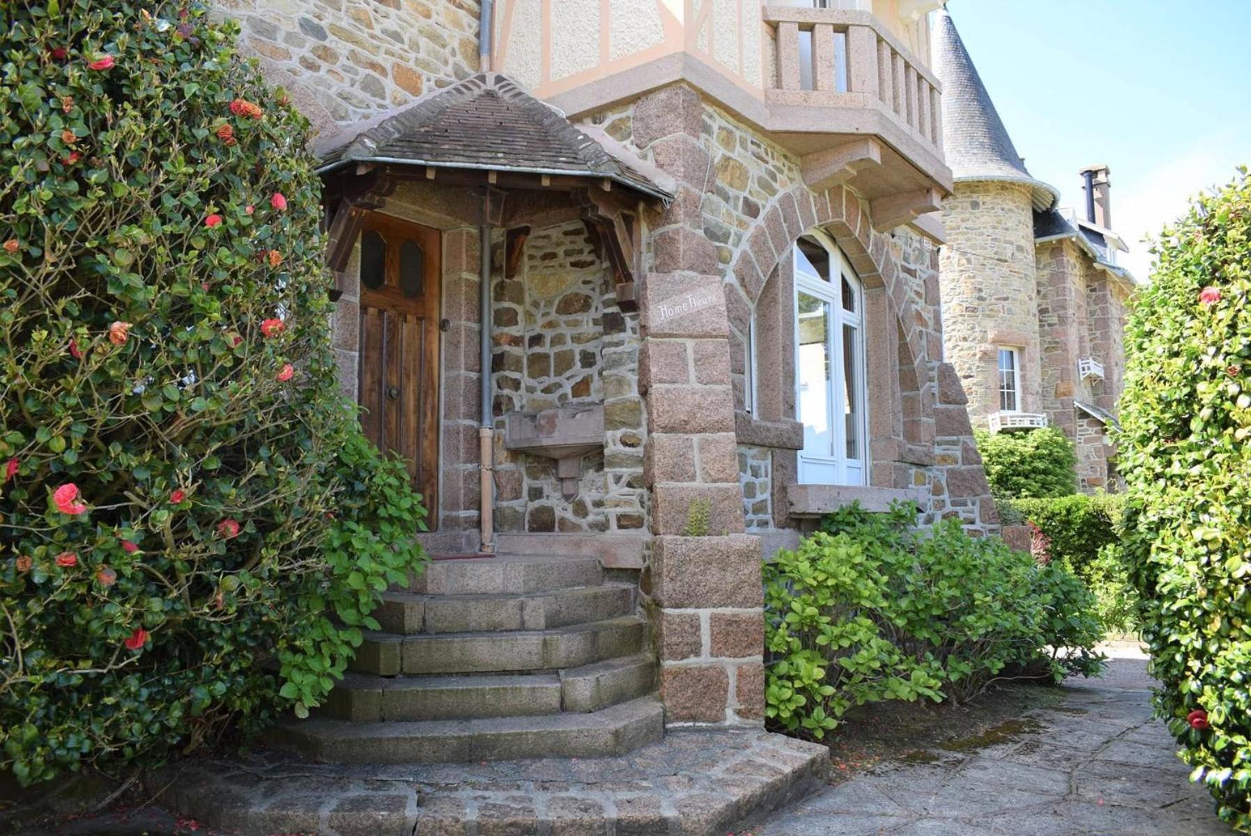 Belle En Granit Rose Vue Sur à - Réf 943 Villa *