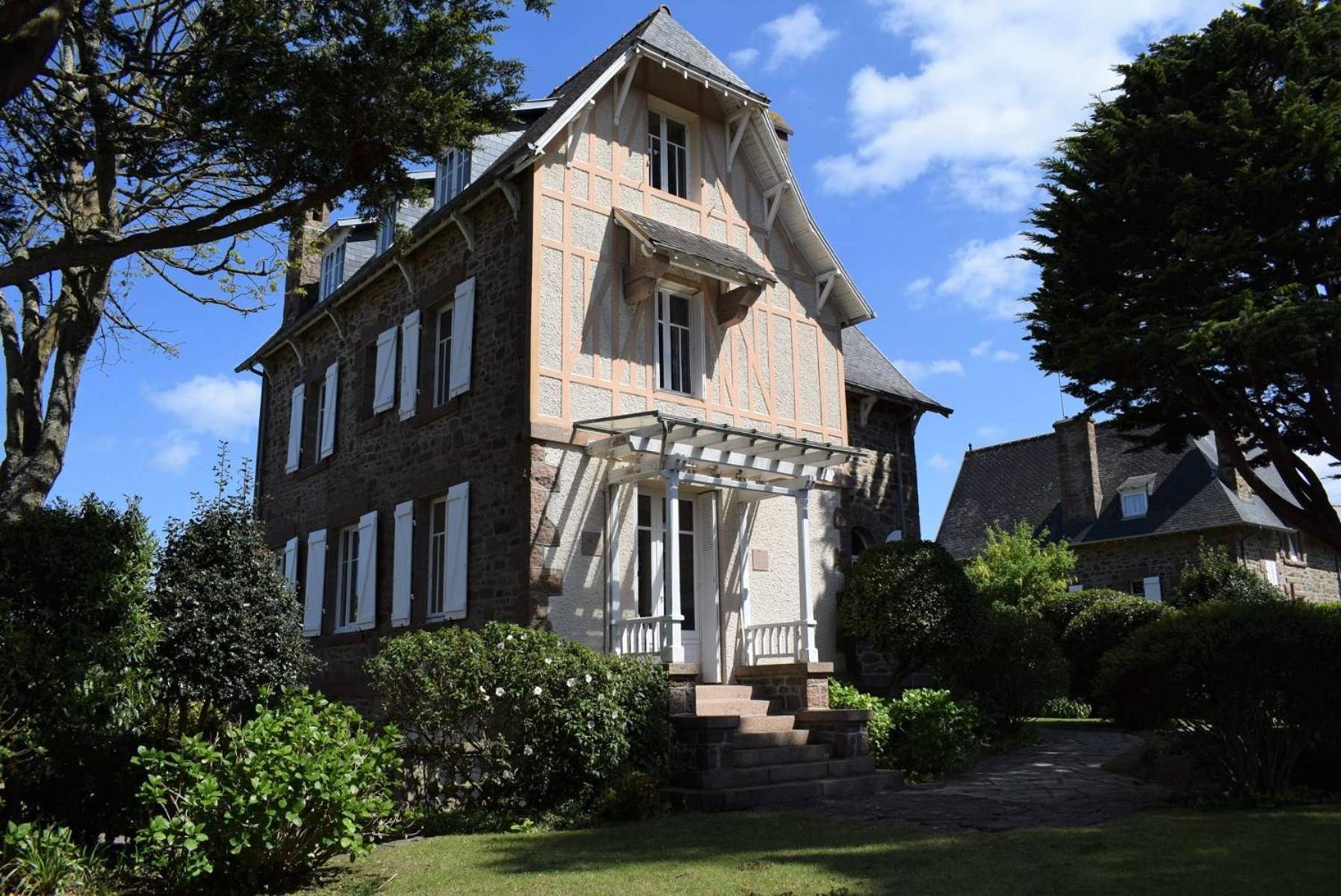 Villa Belle En Granit Rose Vue Sur à - Réf 943 Perros-Guirec