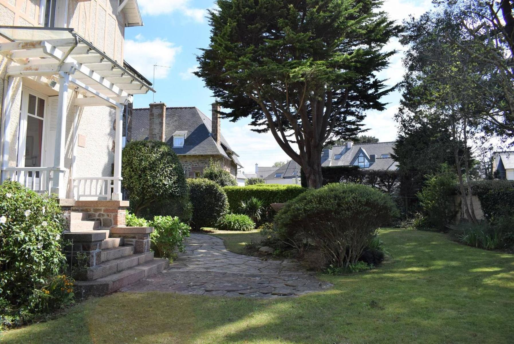 Belle En Granit Rose Vue Sur à - Réf 943 Villa *